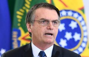 Bolsonaro diz que deportação de brasileiros é direito dos EUA