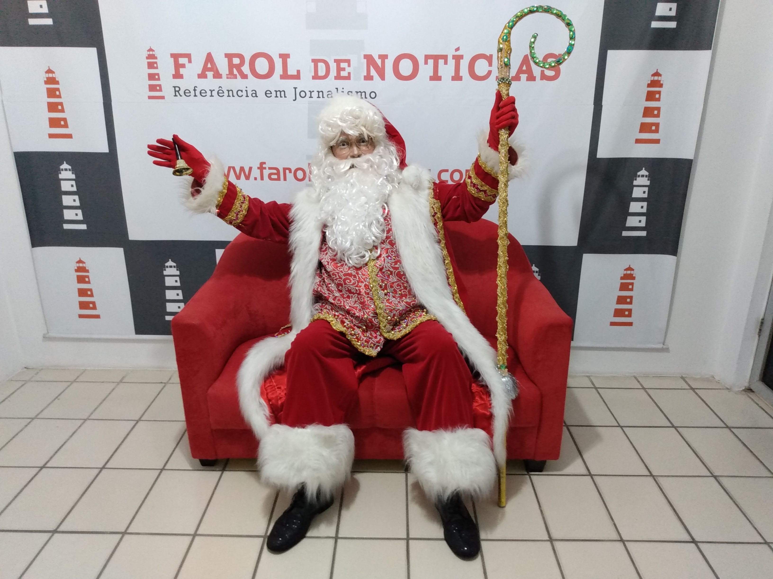 Papai Noel visita o Farol e desafia os 40º graus