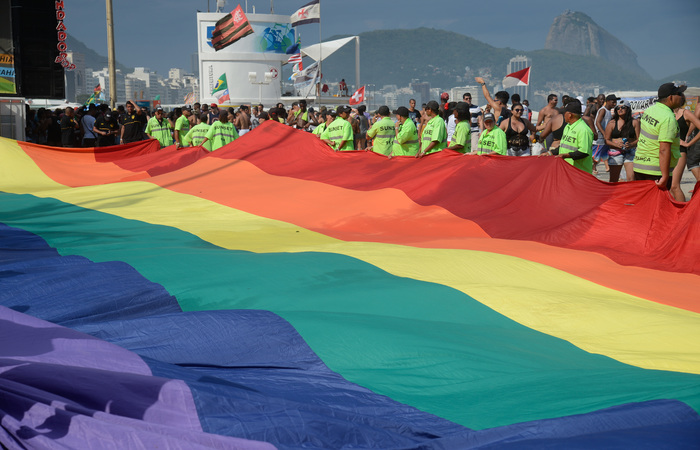 IBGE Divulga 1º Levantamento Sobre Homossexuais E BissexuaisFarol De ...