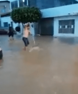 Chuva invade posto de saúde em Afogados