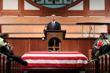Obama mira em Trump em discurso inflamado no enterro de John Lewis