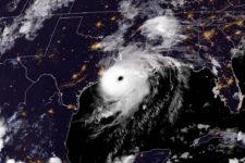 Furacão Laura entra nos EUA como furacão de categoria 4