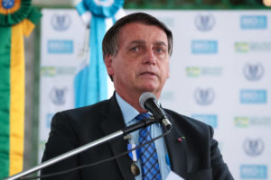 Bolsonaro volta a citar extração ilegal de madeira, mas não aponta culpados