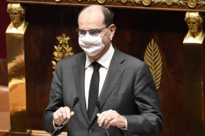 Crianças em escolas da França devem usar máscara a partir dos 6 anos