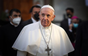 Iraque presenteia o papa com uma reprodução da via crucis