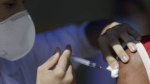 PE libera vacinação nas pessoas de 18 anos