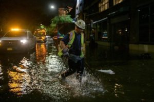 Inundações repentinas deixam mais de 40 mortos em NY e arredores