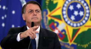 Bolsonaro diz que não toma vacina e 'tira onda'
