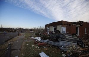 Tornados devastadores deixam dezenas de mortos nos EUA