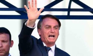 Bolsonaro sanciona projeto que libera verba do vale-gás