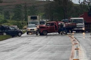 Acidente na BR-040 mata jovem de 23 anos e deixa três feridos em Minas Gerais