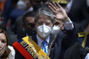Equador declara quase todo seu território em alerta vermelho