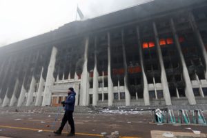 Presidente autoriza polícia a 'atirar para matar sem aviso prévio'