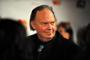 Spotify tira músicas de Neil Young após protesto