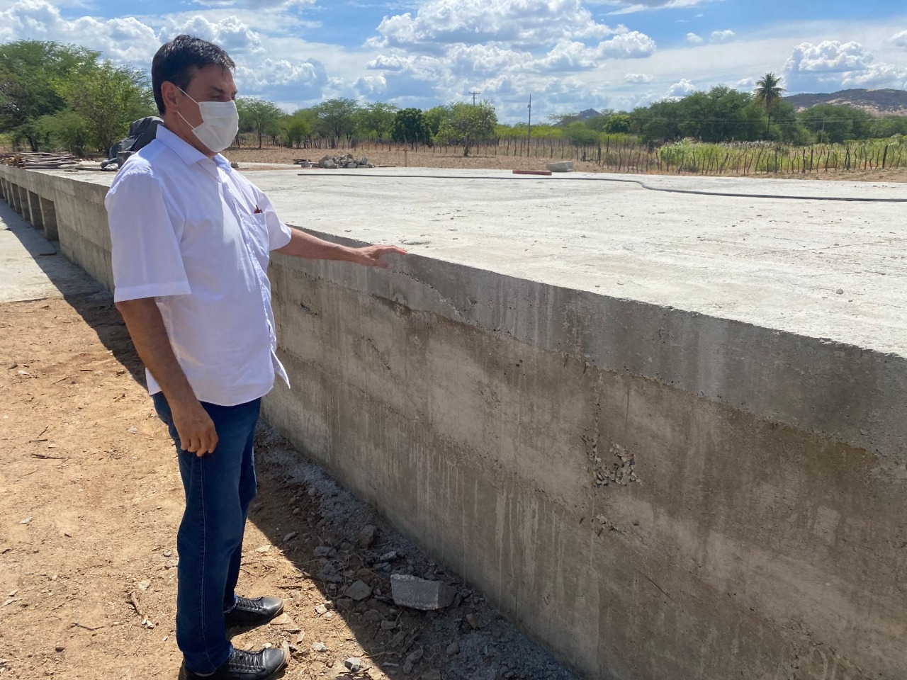 Prefeitura inaugura passagem molhada