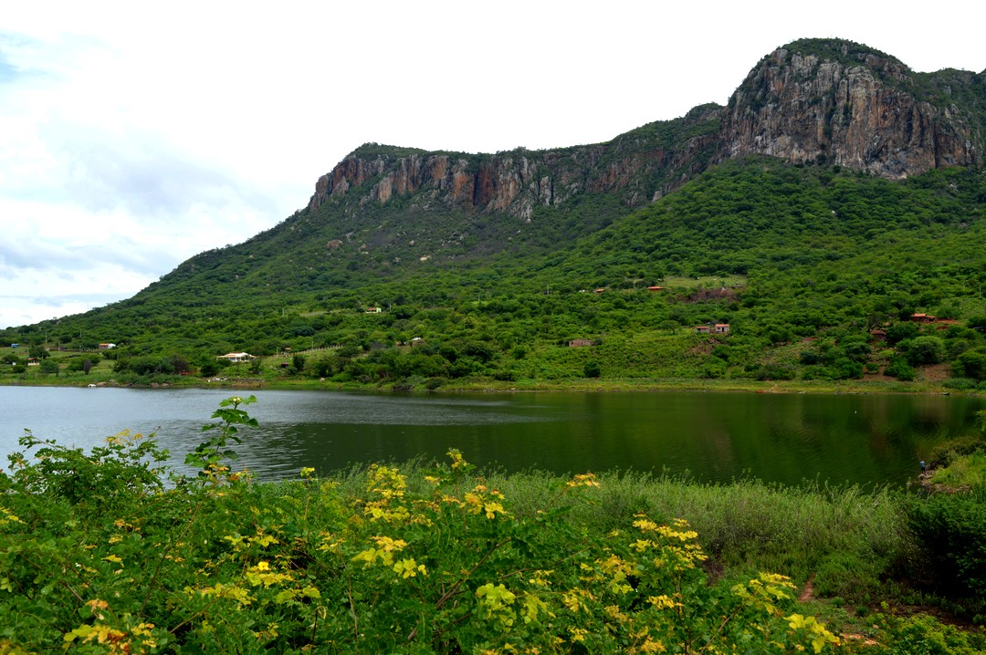 Cachoeira 'engole' muita água e natureza muda em ST