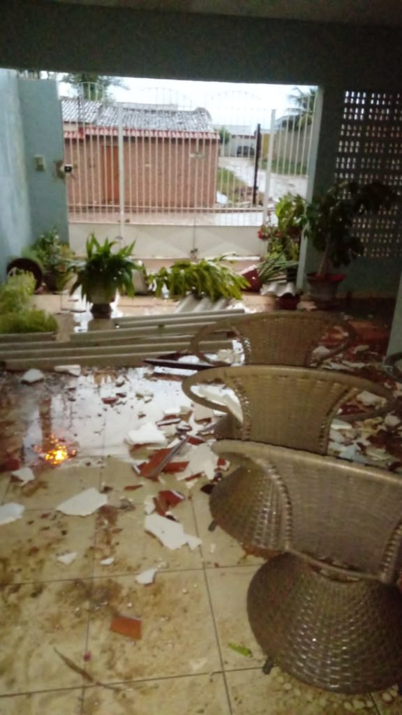 Chuva de granizo deixa rastro de destruição em Mirandiba