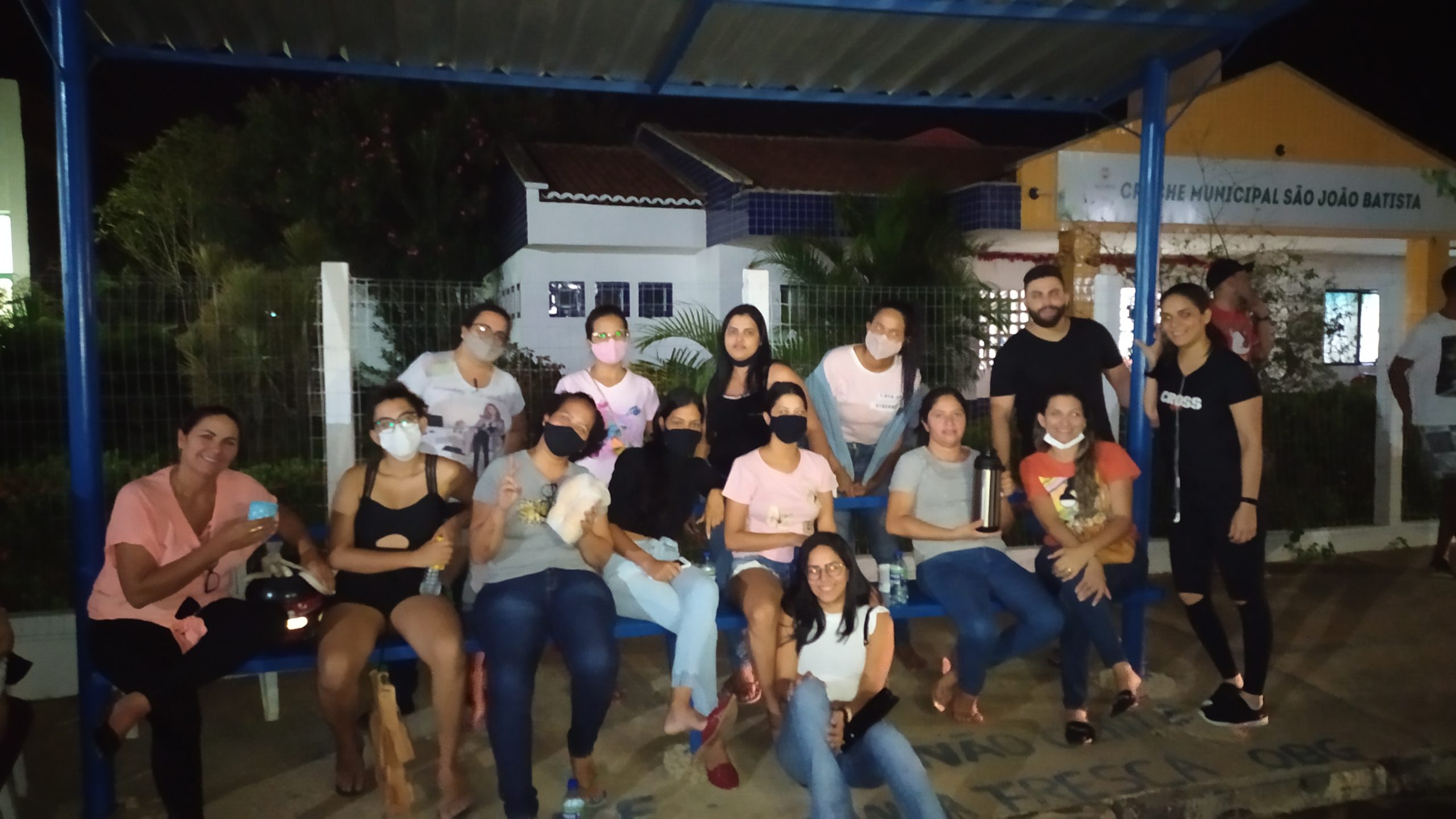 Mães passam madrugada na fila em ST em busca de vagas em creche