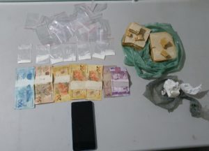 Motorista de app é presa com crack e cocaína