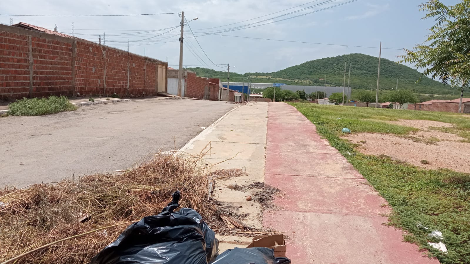 Moradores do Vila Bela reclamam de sujeira e cobram da prefeitura