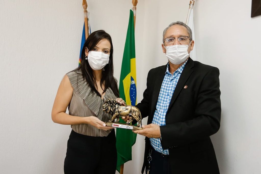 Márcia recebe troféu Leão do Norte por governo