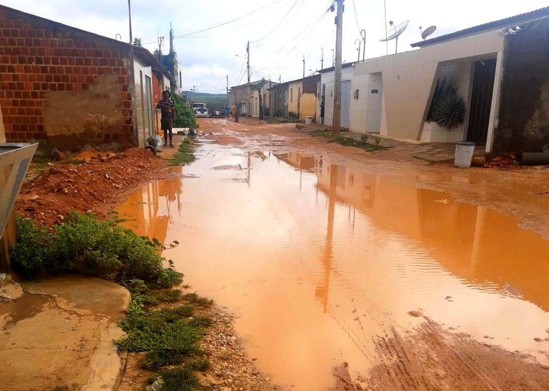 Moradores de Mirandiba questionam alagamento