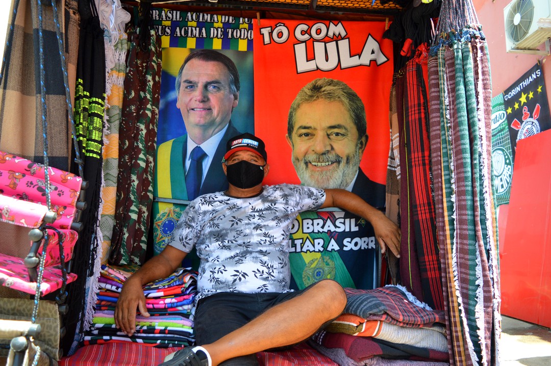 Venda de toalhas de Lula e Bolsonaro agita ST