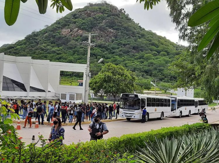 Motoristas da UFRPE realizam paralisação nesta terça (23) em ST