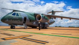 FAB enviará cargueiro para resgatar brasileiros na Ucrânia
