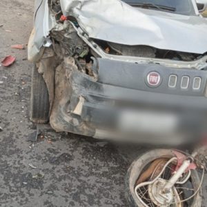 Motociclista em ultrapassagem no Sertão