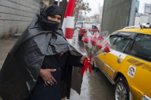 Oito de março silencioso para as afegãs, sob o olhar do Talibã