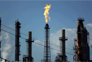 EUA, aliados europeus e Japão discutem proibir importações de petróleo russo