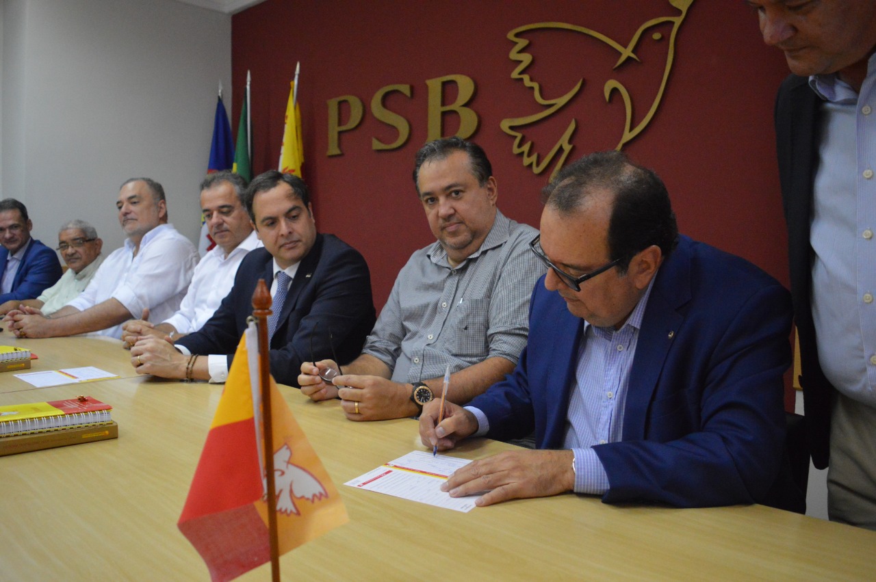 Sebastião prestigia filiação de Rogério Leão no PSB