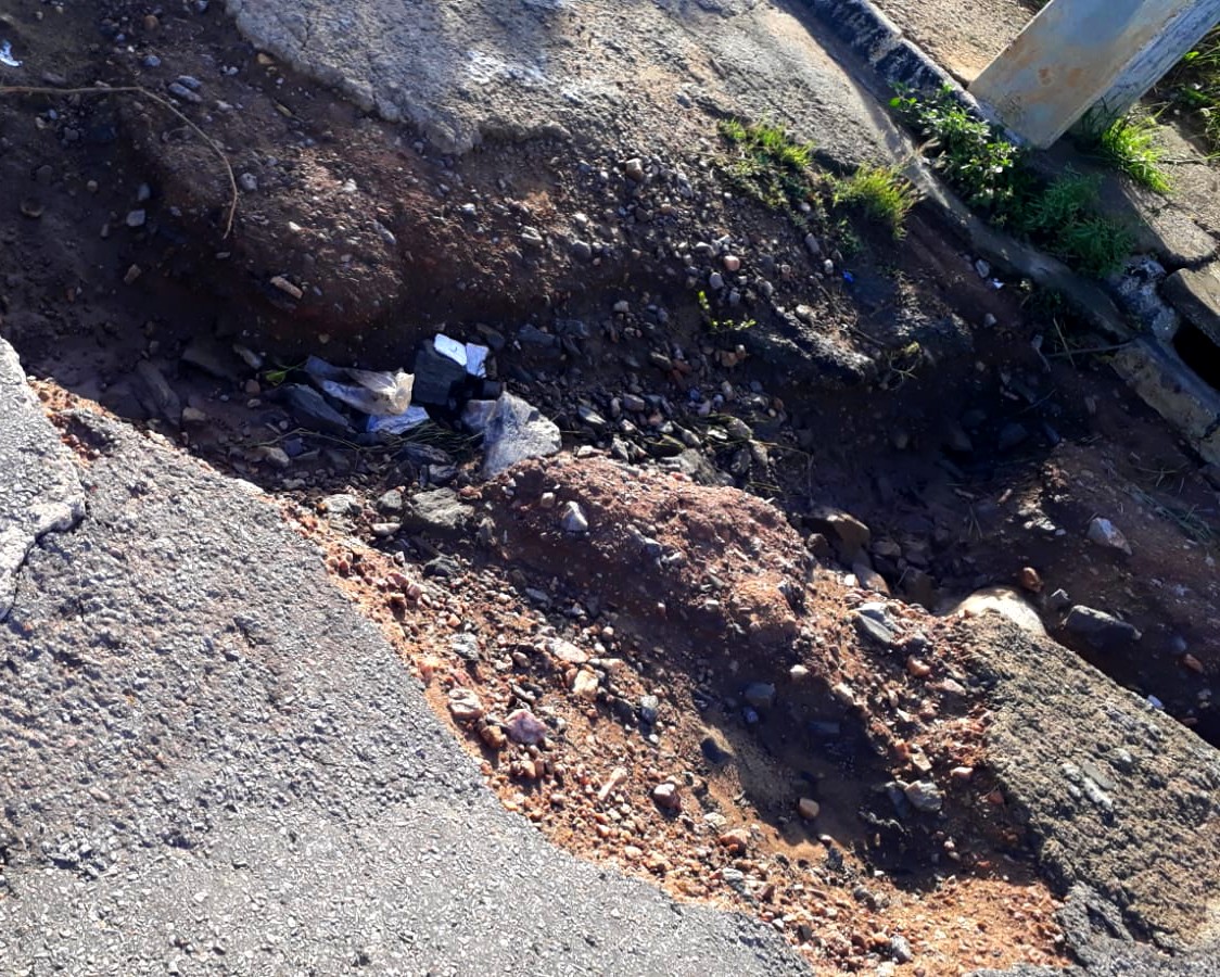Crateras em avenida do Vila Bela, em ST, assustam moradores