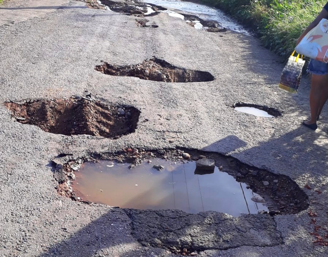 Crateras em avenida do Vila Bela, em ST, assustam moradores