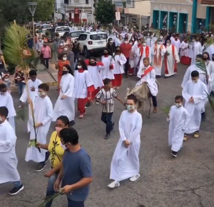 Domingo de Ramos reúne centena de fiéis em ST