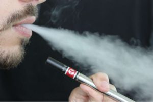Fiocruz faz abaixo-assinado contra a permissão de cigarros eletrônicos