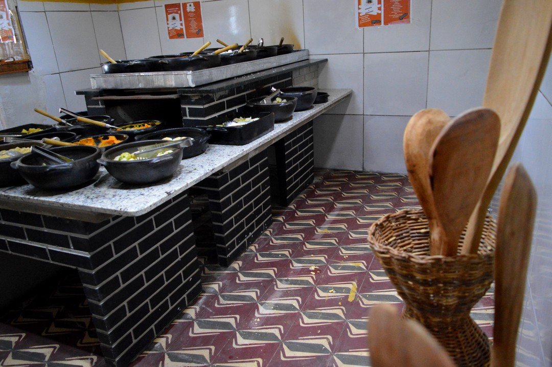 Fogão a Lenha reinaugura restaurante em ST