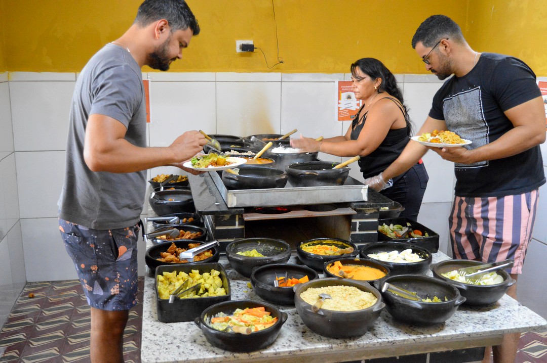 Fogão a Lenha reinaugura restaurante em ST