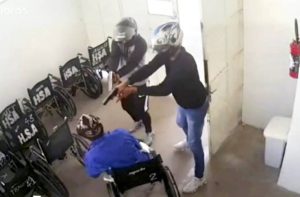 Homens invadem hospital e matam paciente a tiros
