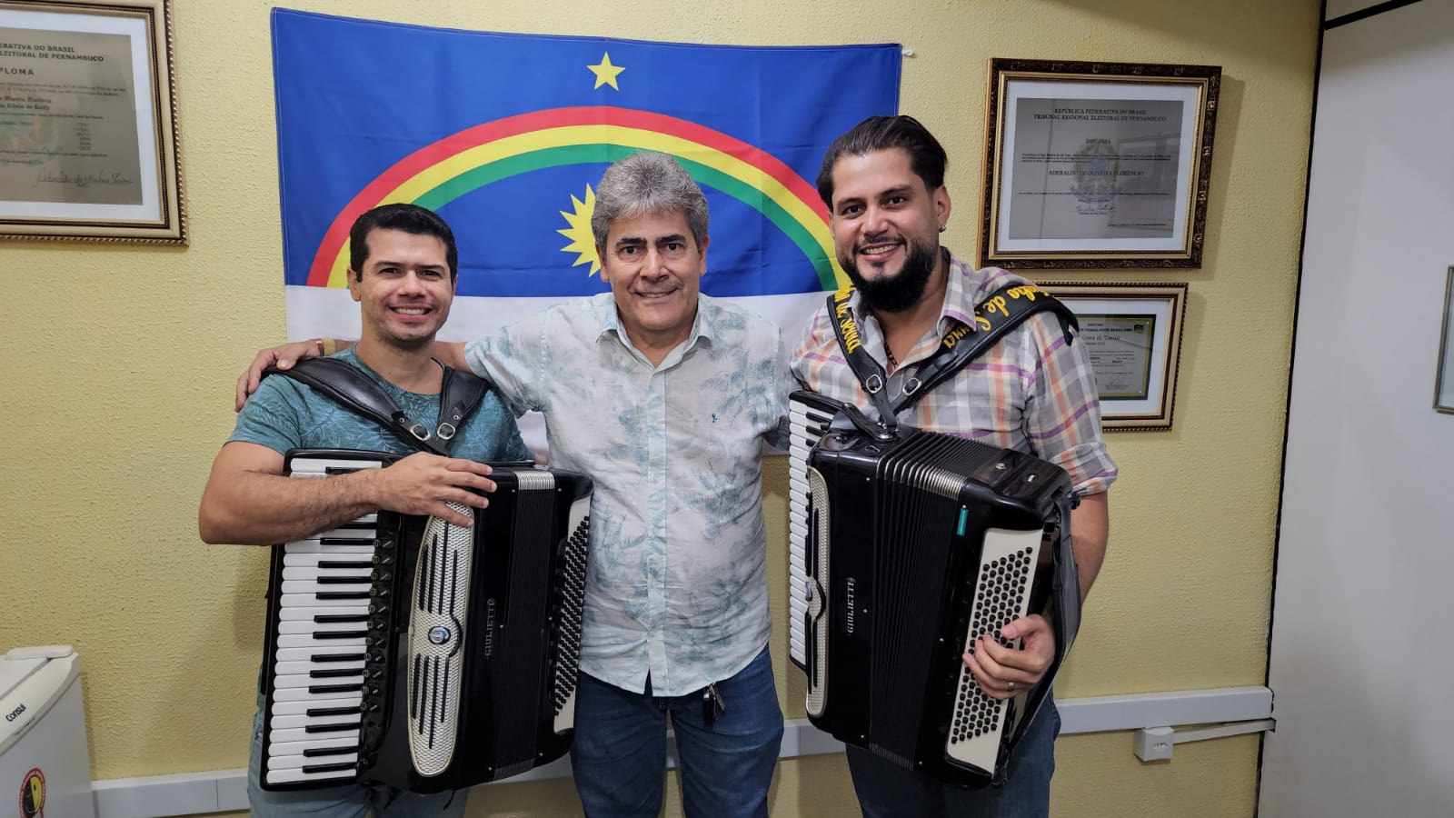 Serra-talhadense recebe homenagem em Recife pelo talento