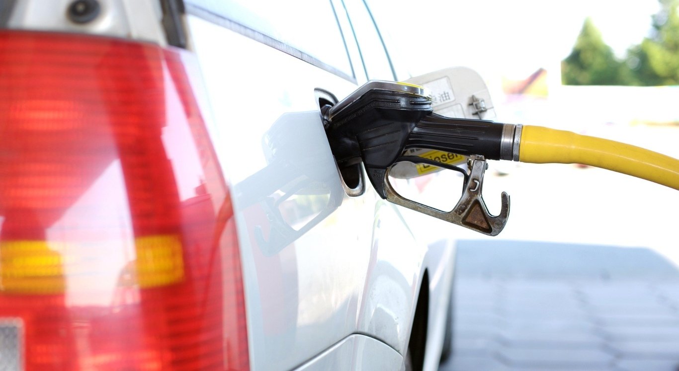 Gasolina tem nova redução de preço e custará R$ 2,66