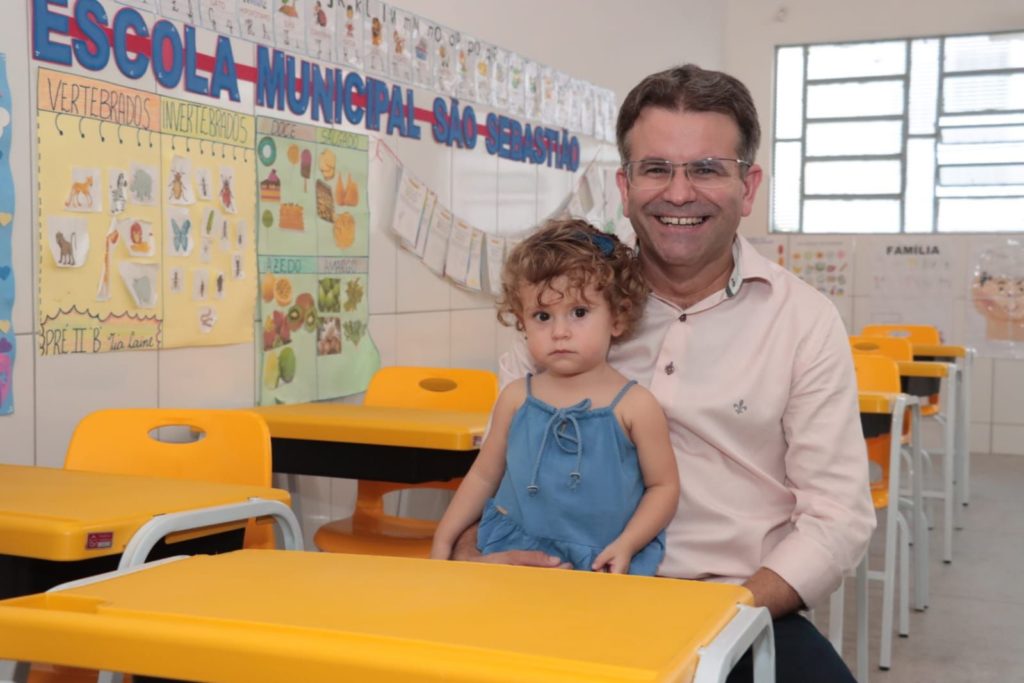 Sandrinho entrega Escola São Sebastião reformada
