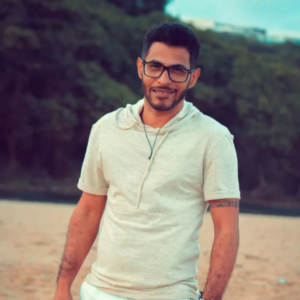 Cantor sertanejo é condenado a 28 anos de prisão por estuprar a enteada