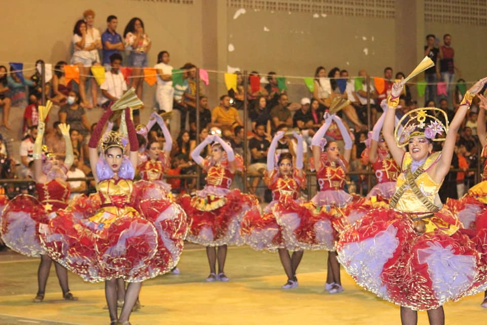 Quadrilhas dão show em concurso em ST