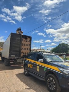 PRF apreende carga de cigarros que vinha para ST