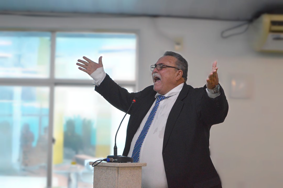 Pessival Gomes assume cadeira pregando a paz em ST