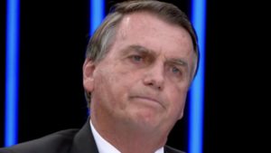 Bolsonaro: “Respeitar democracia é diferente de assinar cartinha”