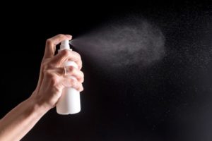 Menina de 8 anos morre ao fazer 'desafio do desodorante