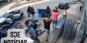 Bandidos assaltam banco e fazem reféns no Pajeú